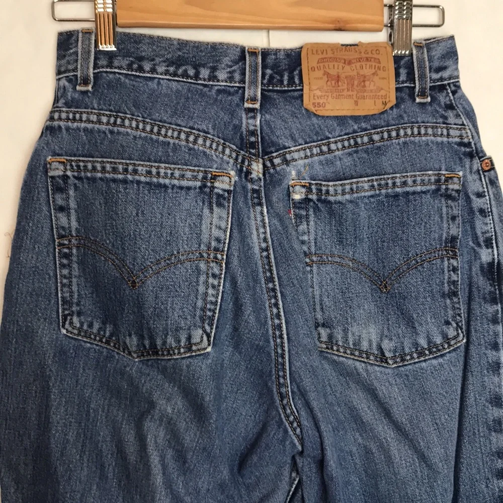 Vintage excellent used condition Levi’s tiny waist high waisted taper full leg